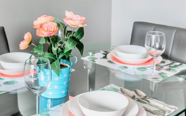 Stunning 2BR - King Bed Apt - Central Location