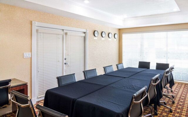 Quality Suites Irving-Las Colinas