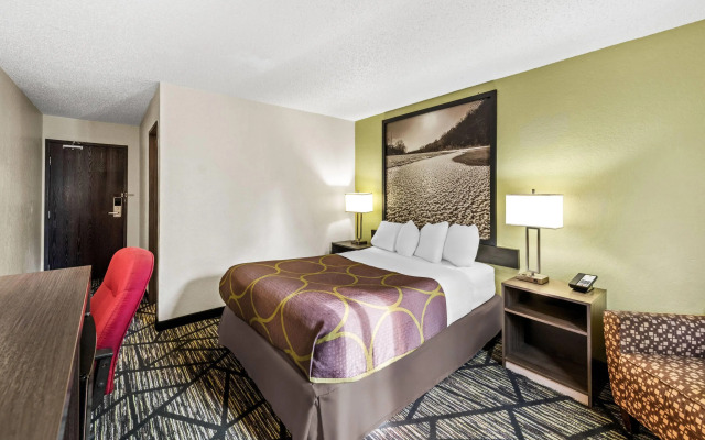 Super 8 by Wyndham Independence Kansas City