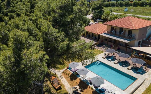 Pefkon Suites