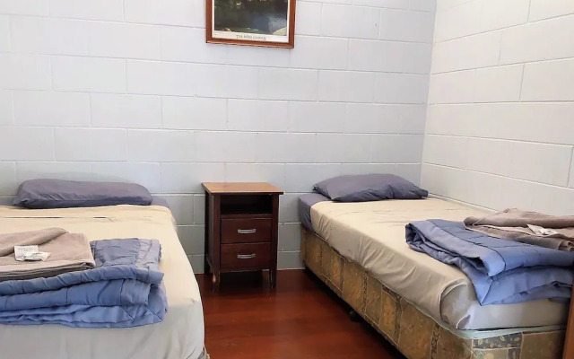 Cooktown Motel and Pams Place Hostel