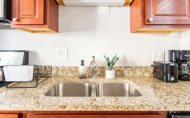 Nice 1BR Spot - Eastwood rep