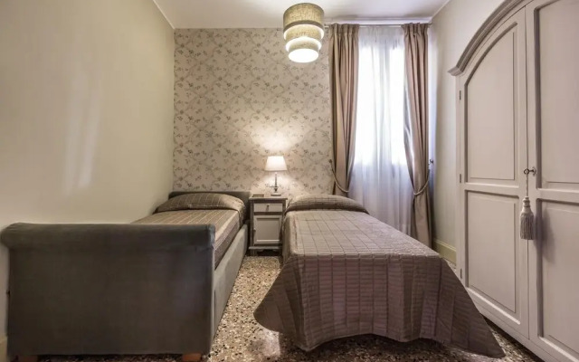 Palazzina Canal - Experience and Enjoy 5 Elegant Bedrooms