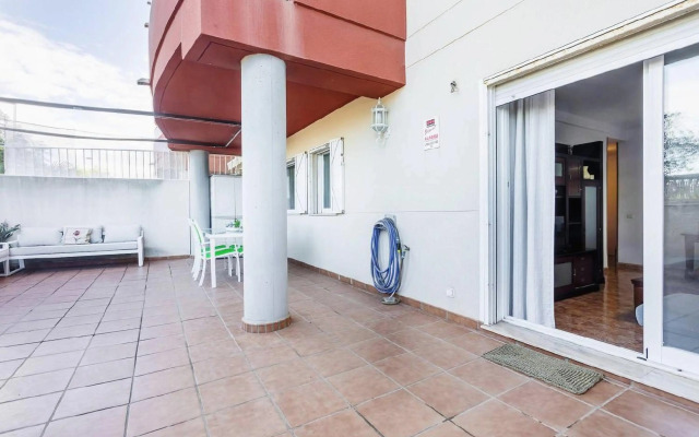Apartamento con terraza y piscina