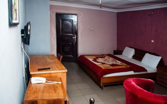 Alfoscar Hotel & Suites