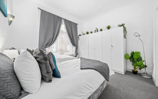 One Bedroom Apartment by Klass Living Serviced Accommodation Bellshill - Elmbank Street Apartment with WIFI  and Parking