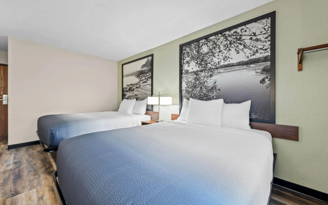 Super 8 by Wyndham Alexandria MN