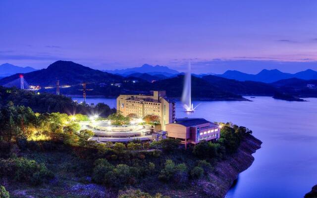 Cheongpung Resort Lake Hotel