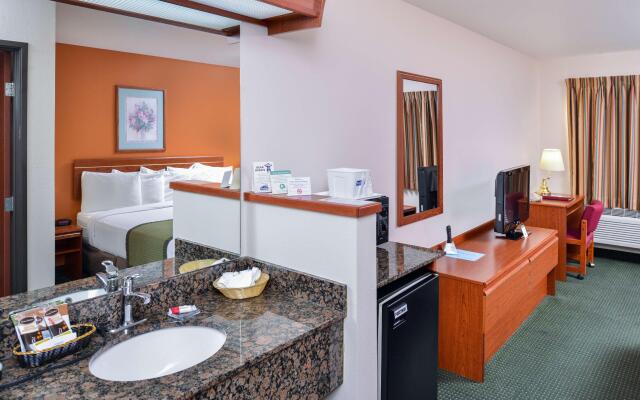 Travelodge Suites by Wyndham Newberg