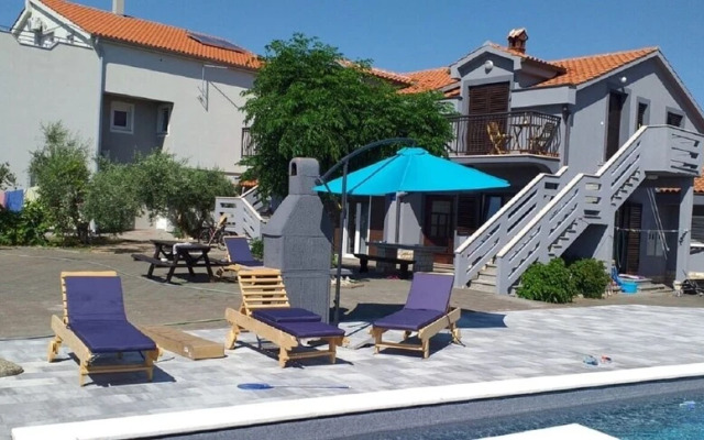 Vojni - With Pool - A2 Jednosobni