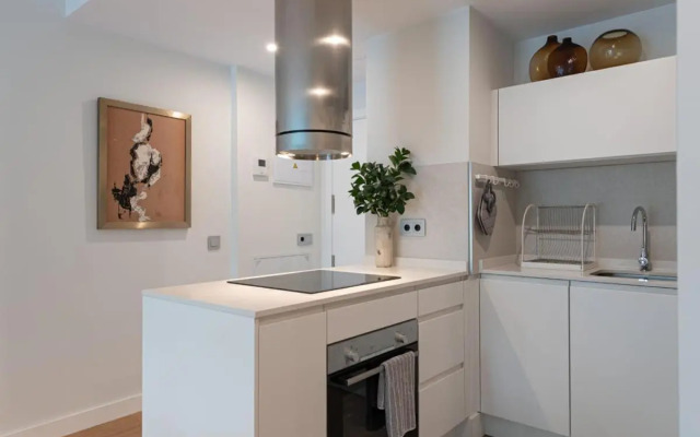 SUITE LUX APARTMENT. 80m FROM BEACH. FreeParking.