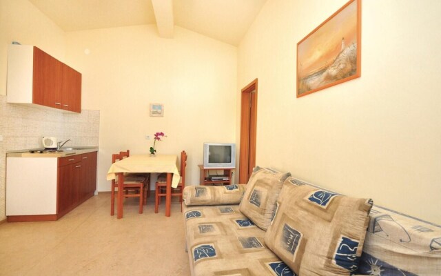 Nice Home in Mimice With Wifi and 2 Bedrooms