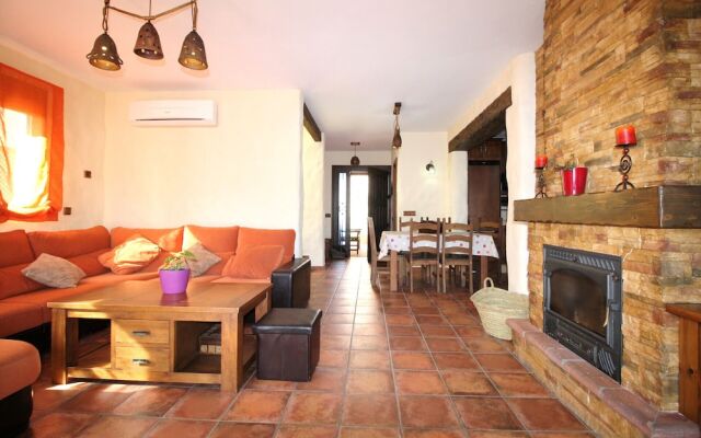 1033 Villa Laura