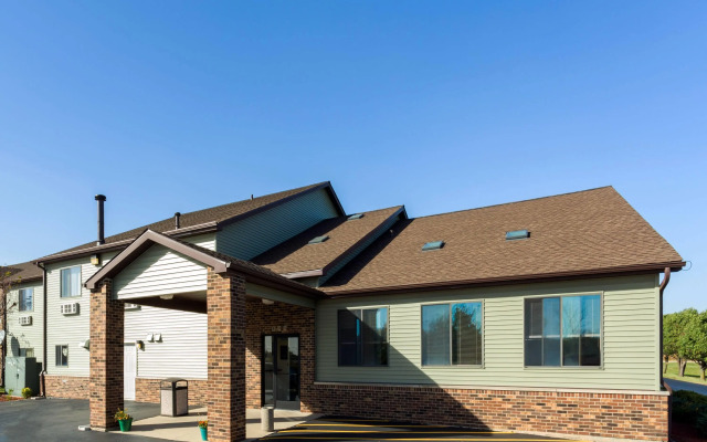 Super 8 by Wyndham DeKalb IL