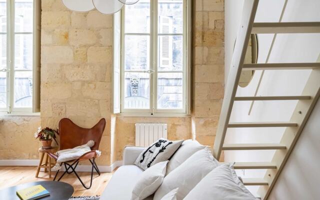 Bright and Cosy Studio in the Historical Heart of Bordeaux by GuestReady