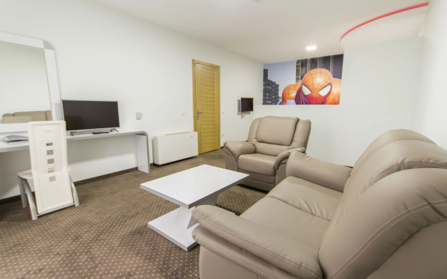 Отель Hollywoodland Wellness & Aquapark