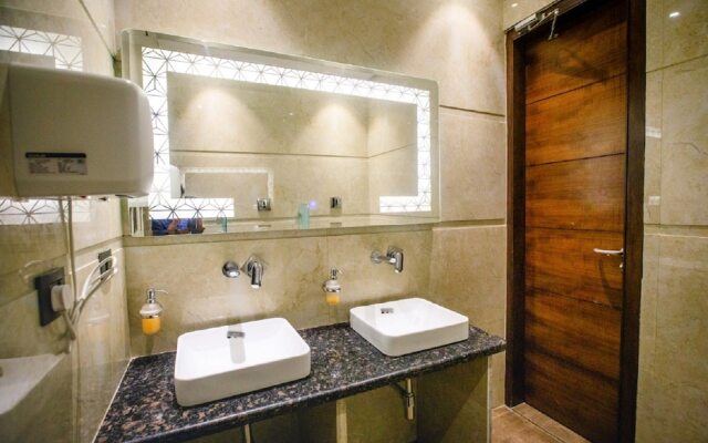 HOTEL TEN SQUARE - 5 Minutes from The Taj Mahal