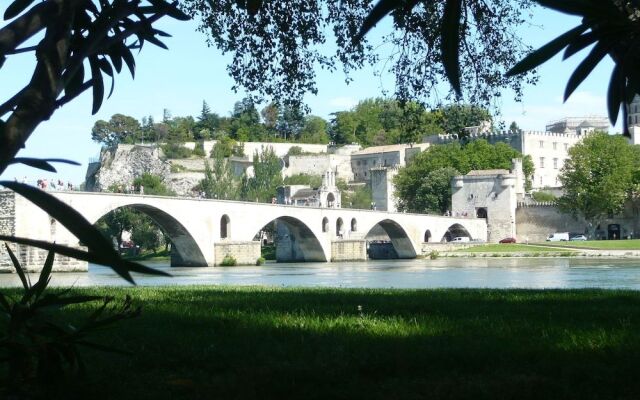 Camping Du Pont D'Avignon