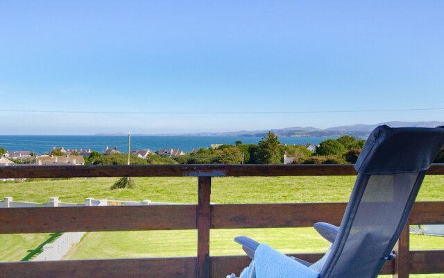 Modern Holiday Home in Moelfre Near Beach