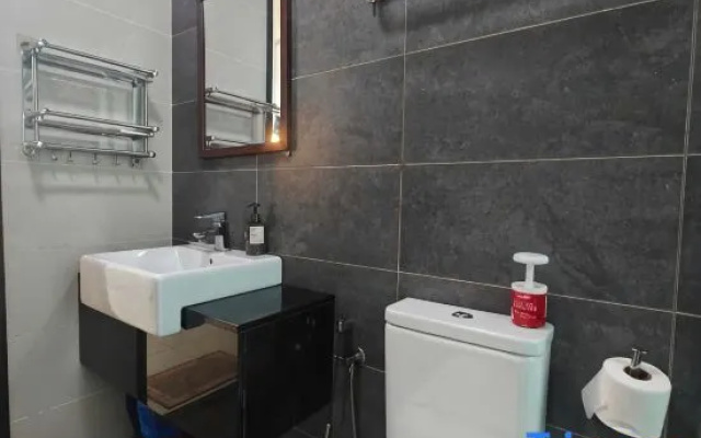 Almas/Studio/Netflix/2 persons – Bathroom – Iskandar Puteri