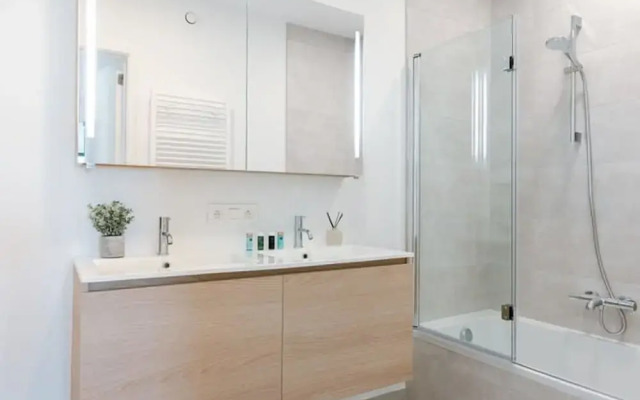 Stylish 2 Bedroom With Terrace and Parking