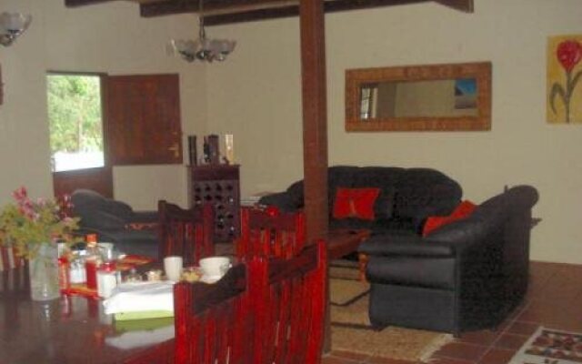 La Familia Guest House