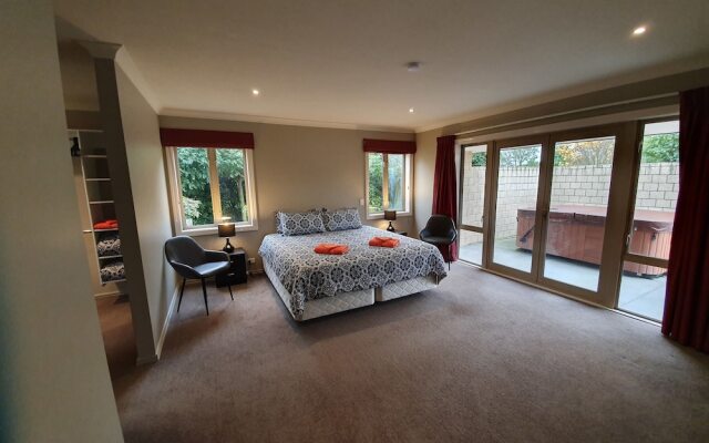 Claremont Country Lodge B&B