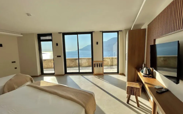 Lyxos Hotel