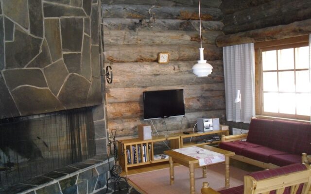Saarikejo Log Chalet