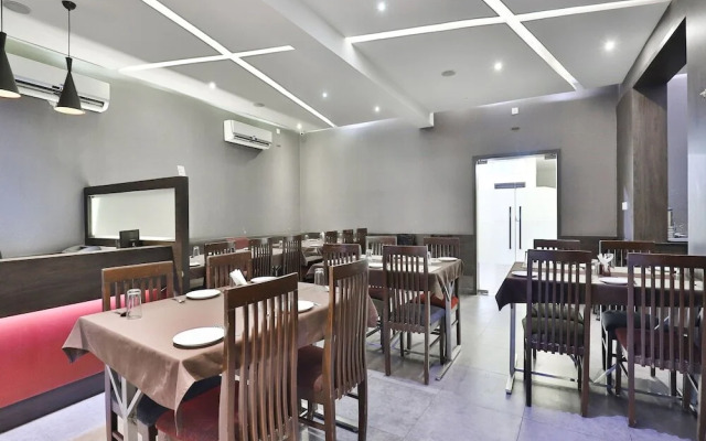 OYO 3243 Hotel Aditya Gir