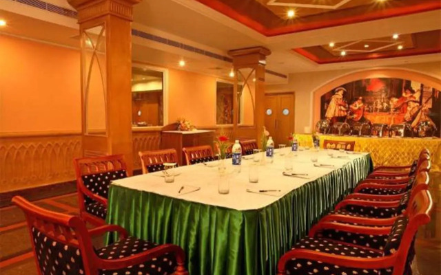 OYO 4806 Holiday Hotel