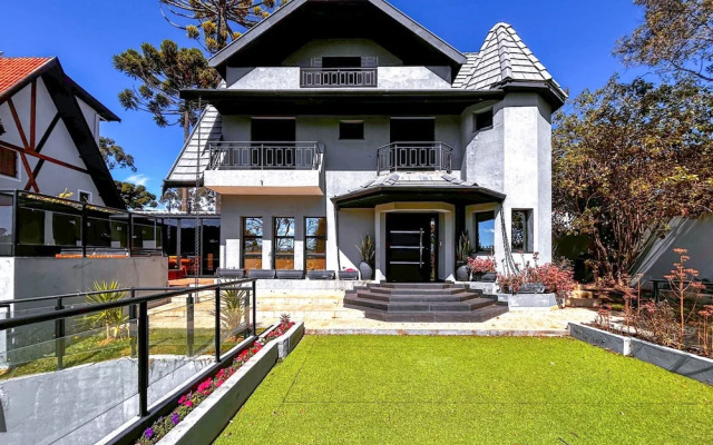 Casa com 4 Su tes Jacuzzi e Lareira Externa