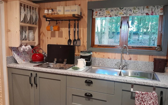 Little Greenwood Shepherd Hut