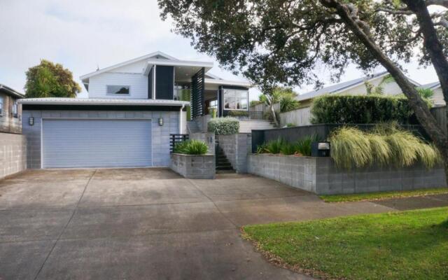 Relax On Richmond - Modern Large Beach House