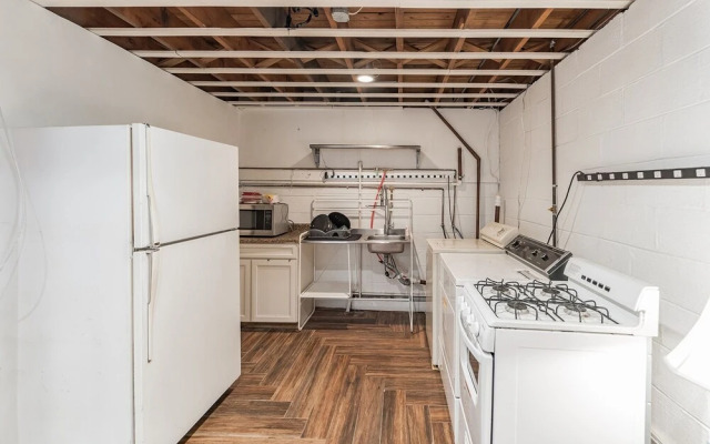 Studio Apartment Close To Everything Apts