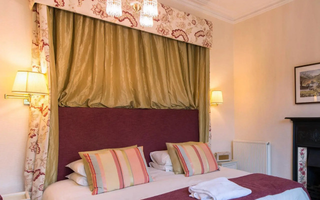 Ascot House Hotel