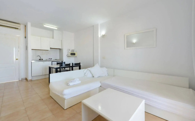 Apartamentos San Antonio Beach