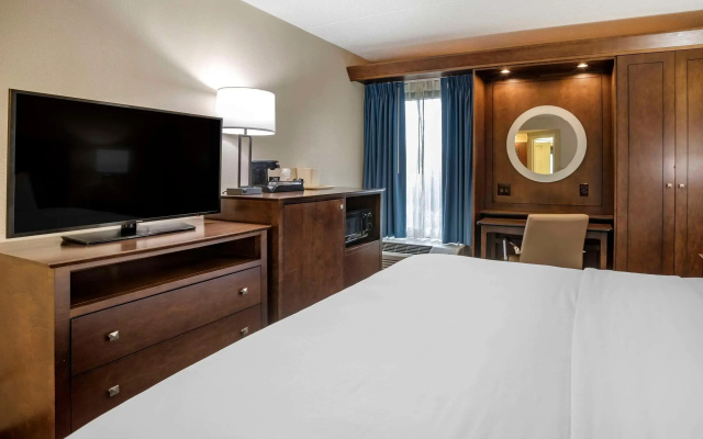 Comfort Inn & Suites Newark - Wilmington