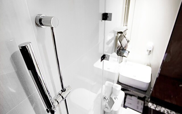 Royal Group Hotel Ho Yi Branch