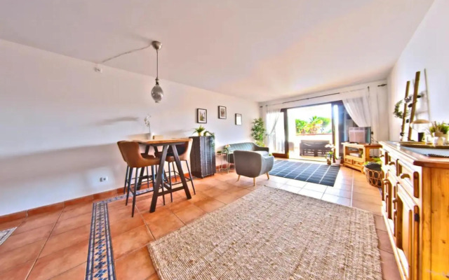 Apartamento en complejo con piscina