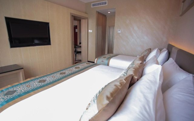 V8 Hotel
