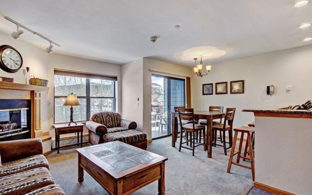 River Mtn Lodge E320