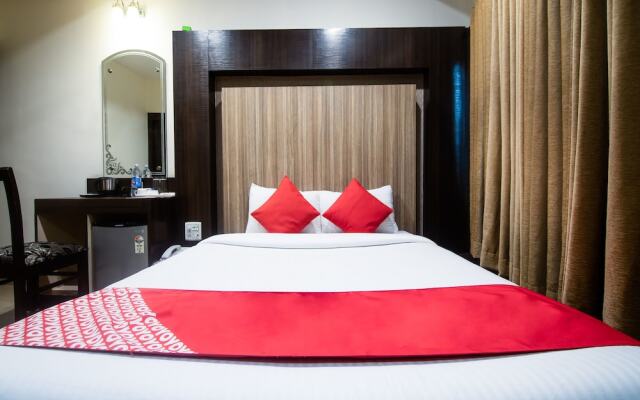 OYO 14869 Hotel Apollo