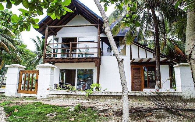 Cartagena Beach Bungalows