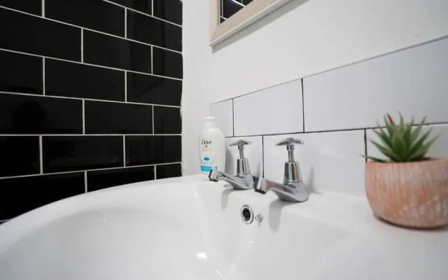 2 Bed-town Centre-free Parking