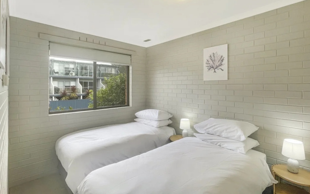 Serene Coastal Retreat With Carport – Guest Rooms – North Batemans Bay