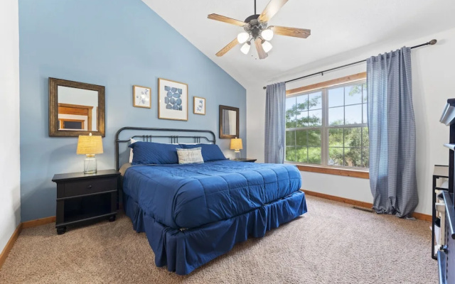 Paradise Lodge 2 Bedroom Home by RedAwning