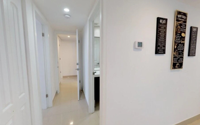Premium 2 Bedroom + Den Apartment Or201