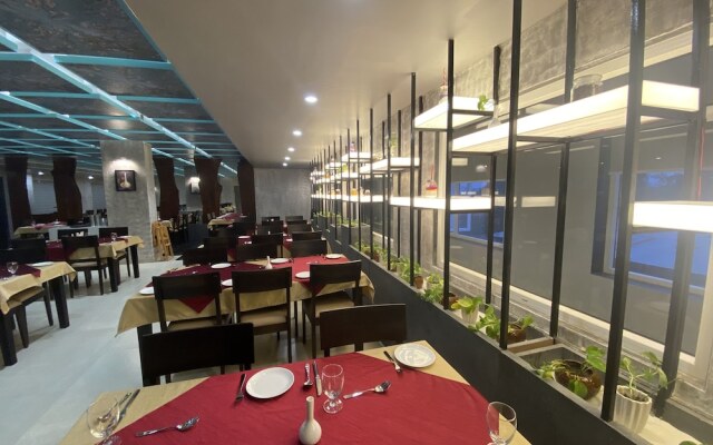 Hotel Aarunya Royale