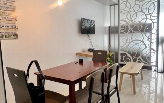 Dr. Calayan's Cozy Wind Residences Tagaytay Taal View